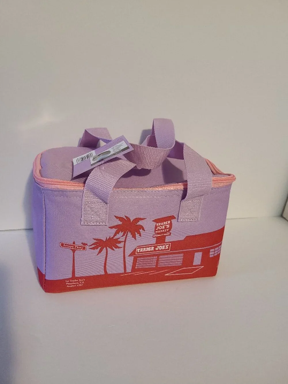 TRADER JOE'S SUMMER COLLECTION MINI INSULATED TOTE-FLORAL VIOLET/PINK ZIPPER - Picture 2 of 8